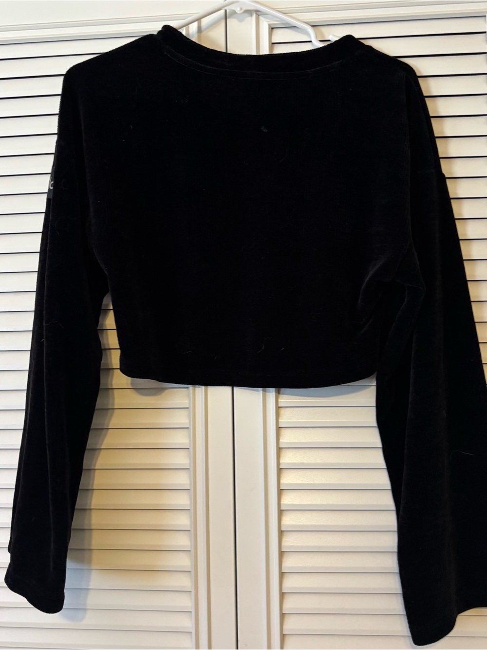 ALO Yoga Small Black Ribbed Long Sleeve Crop Top Button Up Cardigan - Picture 3 of 5